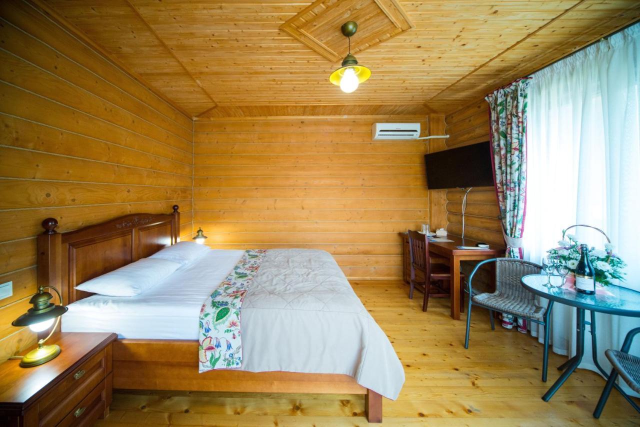 Hotel Комплекс Відпочинку Пампушка & Подушка Burlach'ya Balka Exterior foto